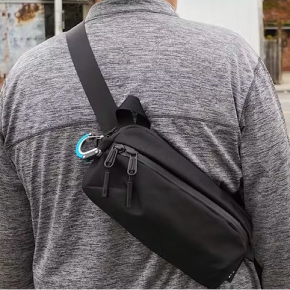 Aer Day Sling 2 Black Crossbody Bag